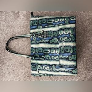 GUESS Tote Purse w/ wallet